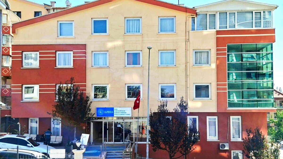 Yurtkurtuluş Erkek Öğrenci Yurdu bina dış görünüşü - Çankaya Ankara