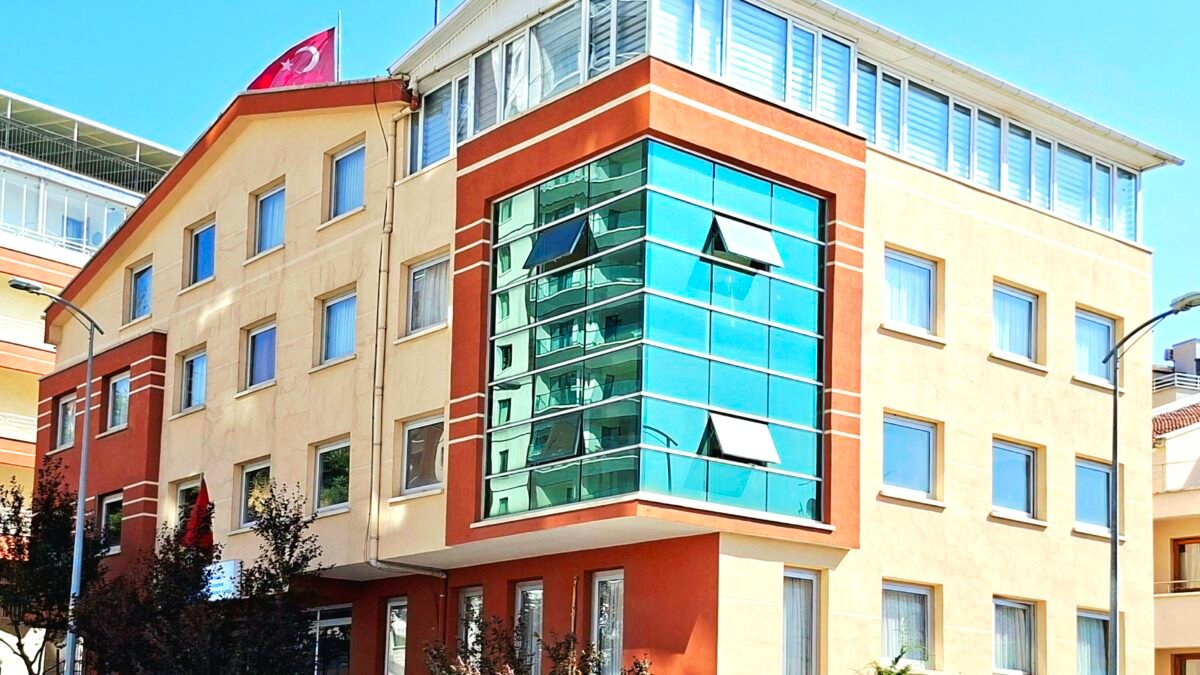 Yurtkurtuluş Erkek Öğrenci Yurdu bina dış görünüşü - Çankaya Ankara