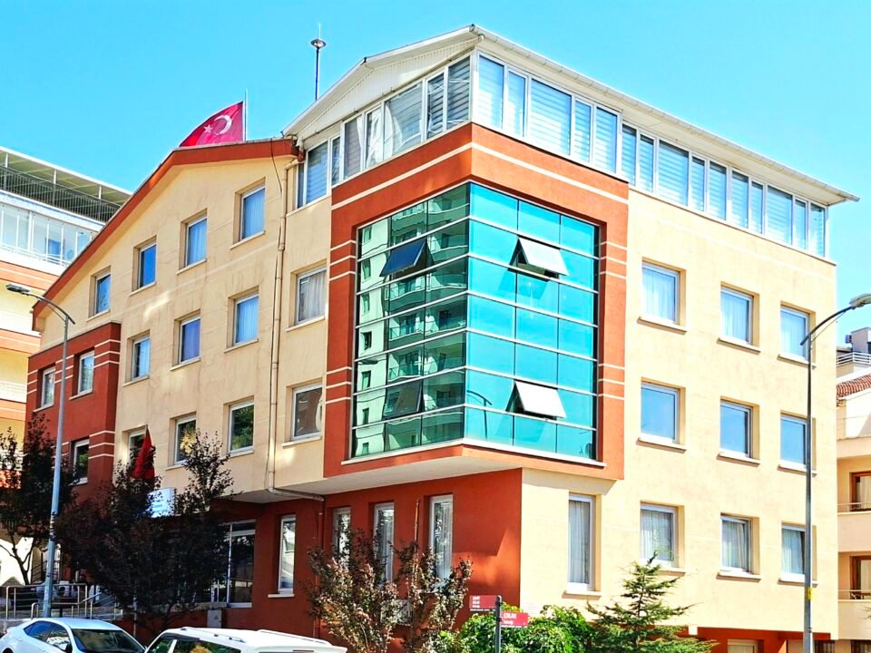 Yurtkurtuluş Erkek Öğrenci Yurdu bina dış görünüşü - Çankaya Ankara